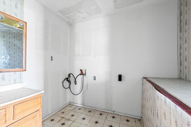 700 N 3rd Street, Mcgregor, TX 76657