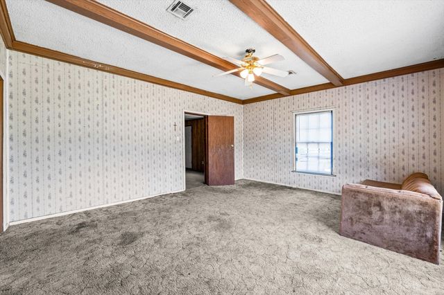 700 N 3rd Street, Mcgregor, TX 76657