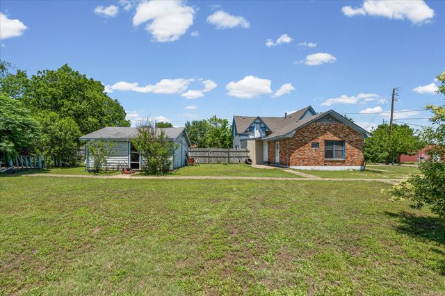 700 N 3rd Street, Mcgregor, TX 76657