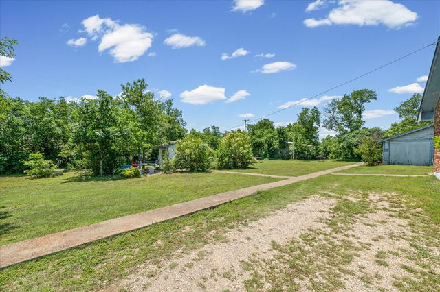 700 N 3rd Street, Mcgregor, TX 76657