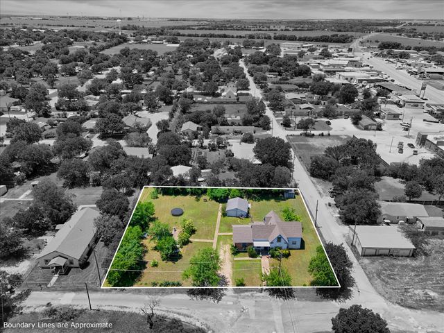 700 N 3rd Street, Mcgregor, TX 76657