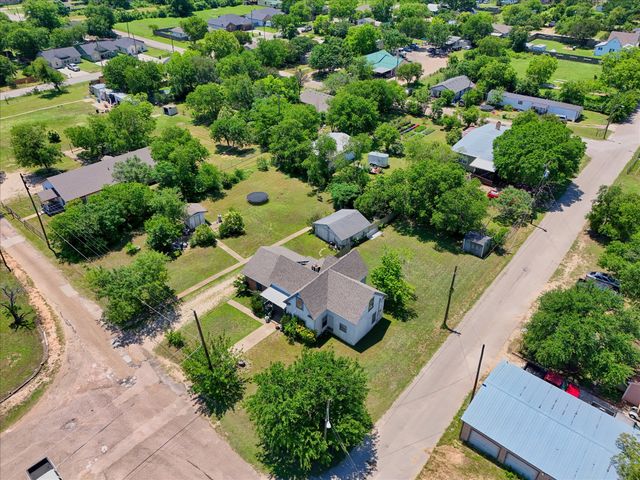 700 N 3rd Street, Mcgregor, TX 76657