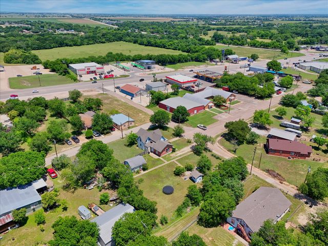 700 N 3rd Street, Mcgregor, TX 76657