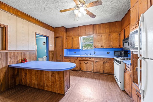 700 N 3rd Street, Mcgregor, TX 76657