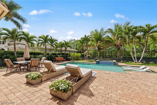 6081 Tamworth CT, Naples, FL 34119