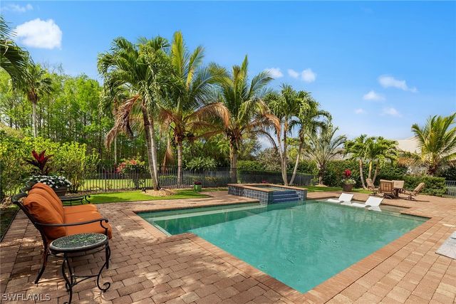 6081 Tamworth CT, Naples, FL 34119