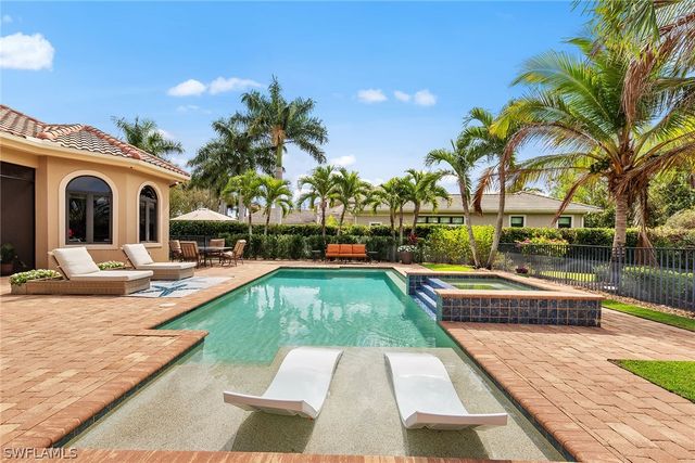 6081 Tamworth CT, Naples, FL 34119