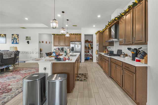 1085 Haywagon Trl, Loxahatchee, FL 33470