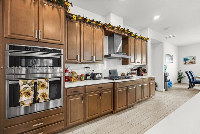 1085 Haywagon Trl, Loxahatchee, FL 33470