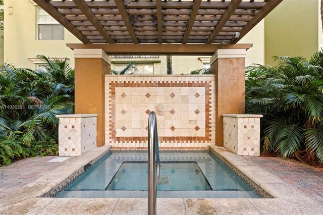 1919 Van Buren St 418A, Hollywood, FL 33020