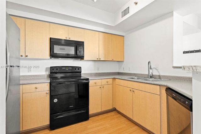 1919 Van Buren St 418A, Hollywood, FL 33020