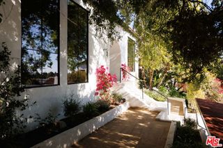 4300 Ambrose Avenue, Los Angeles, CA 90027