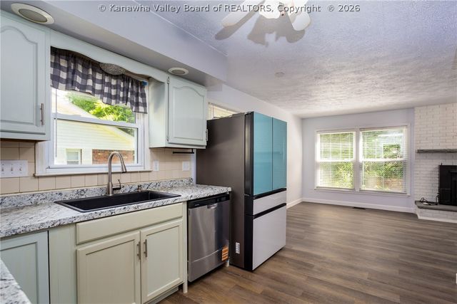 726 Lower Donally Road, Charleston, WV 25304