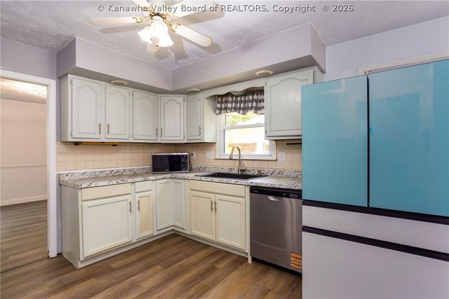 726 Lower Donally Road, Charleston, WV 25304