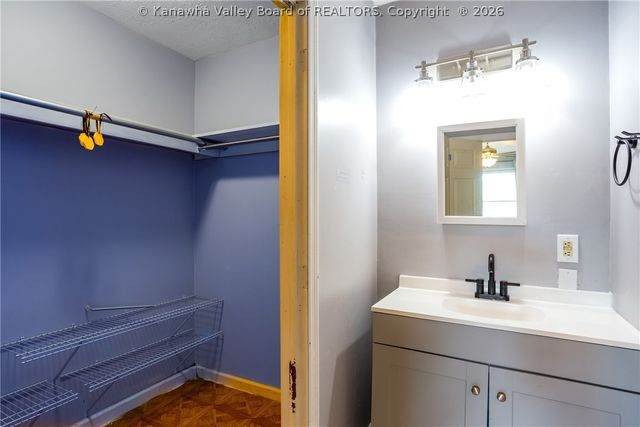 726 Lower Donally Road, Charleston, WV 25304