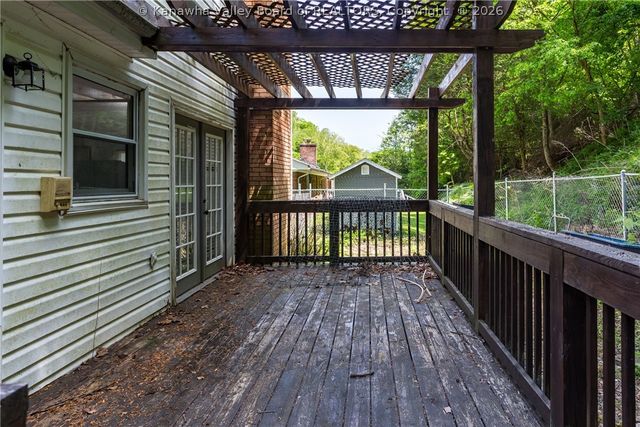 726 Lower Donally Road, Charleston, WV 25304