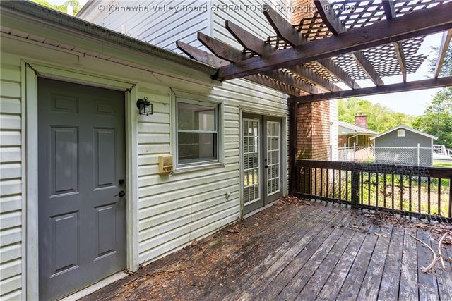 726 Lower Donally Road, Charleston, WV 25304