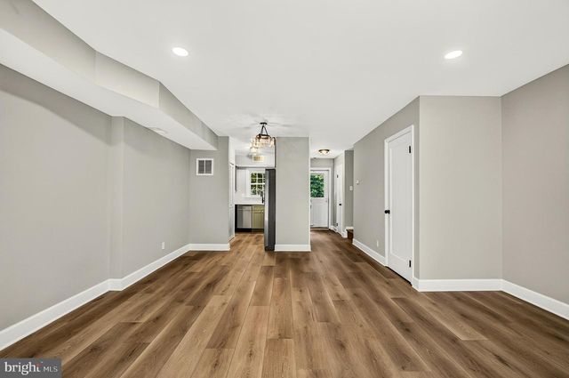 7617 TIVERTON DR, Springfield, VA 22152