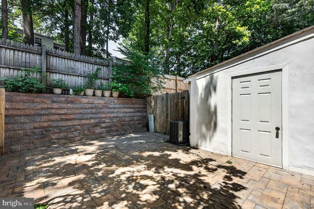 7617 TIVERTON DR, Springfield, VA 22152