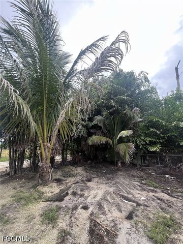3616 Perkins LN, St James City, FL 33956