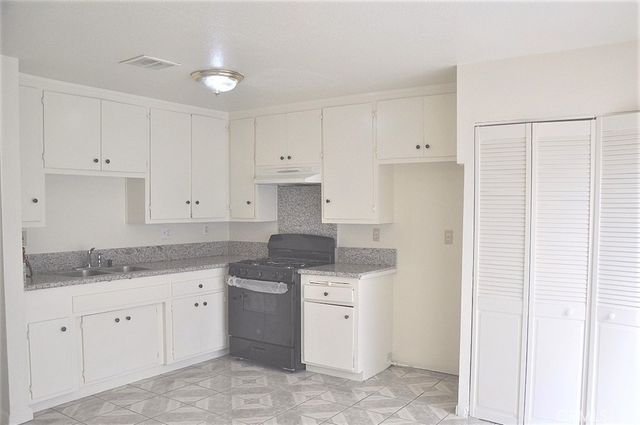 688 5th, Azusa, CA 91702