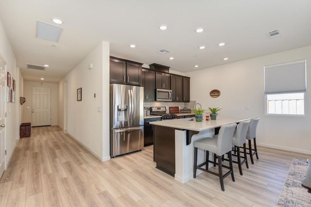 5140 Castleton Way, Roseville, CA 95747