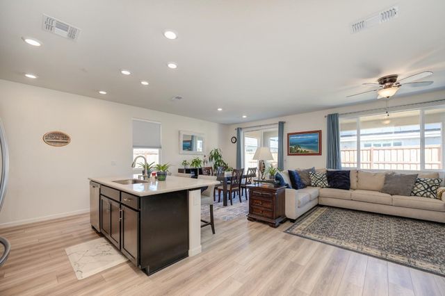 5140 Castleton Way, Roseville, CA 95747