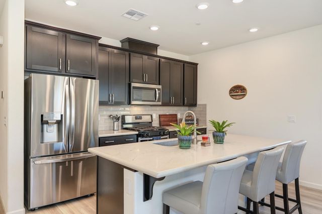 5140 Castleton Way, Roseville, CA 95747