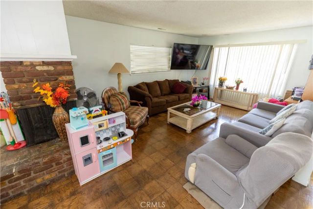 19320 Parthenia Street, Los Angeles, CA 91324