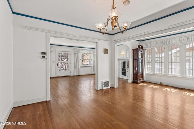 216 S 16th Ave, Yakima, WA 98902