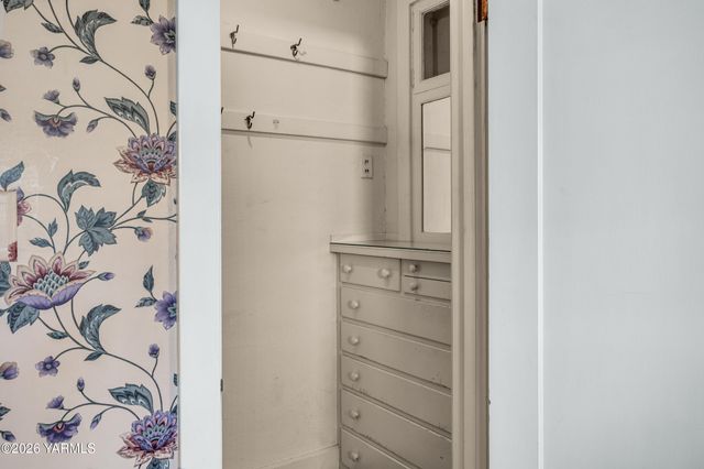 216 S 16th Ave, Yakima, WA 98902