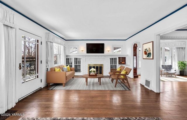 216 S 16th Ave, Yakima, WA 98902