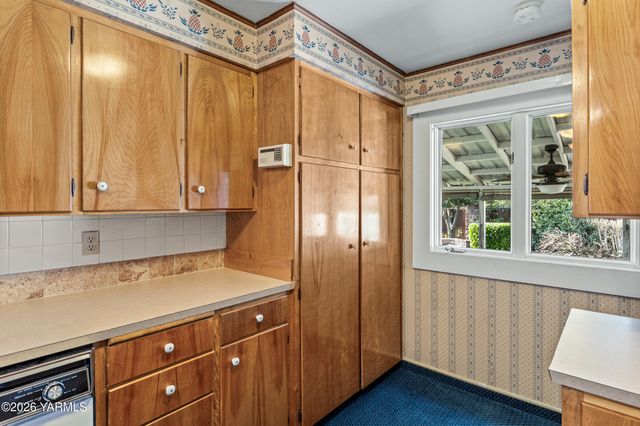 216 S 16th Ave, Yakima, WA 98902