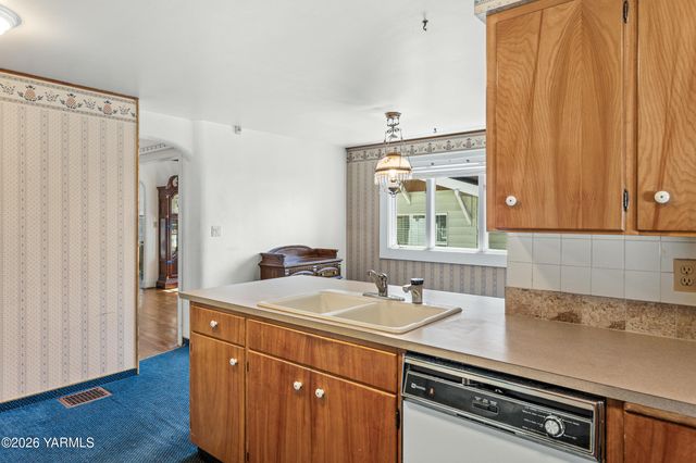 216 S 16th Ave, Yakima, WA 98902