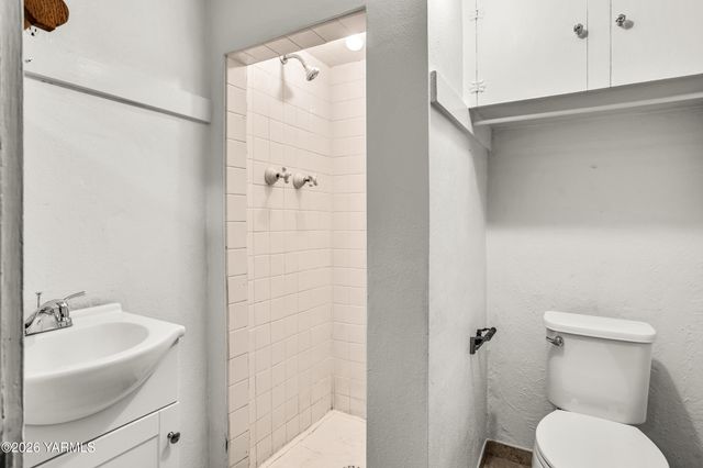 216 S 16th Ave, Yakima, WA 98902