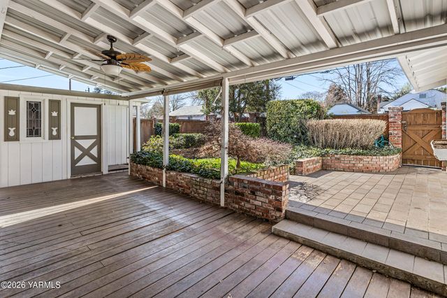 216 S 16th Ave, Yakima, WA 98902