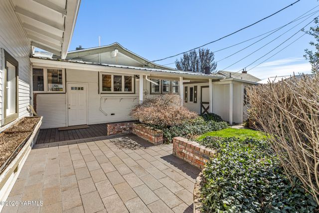 216 S 16th Ave, Yakima, WA 98902
