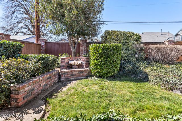 216 S 16th Ave, Yakima, WA 98902