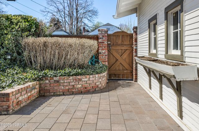 216 S 16th Ave, Yakima, WA 98902