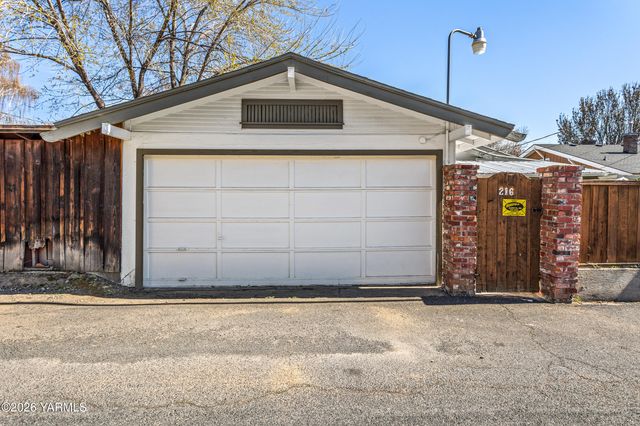 216 S 16th Ave, Yakima, WA 98902