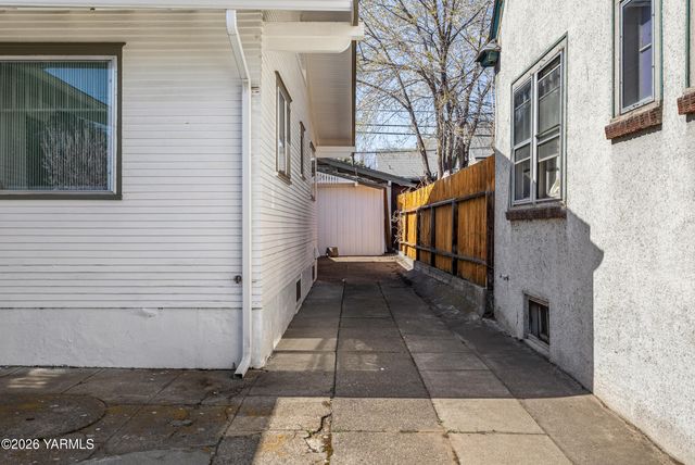 216 S 16th Ave, Yakima, WA 98902
