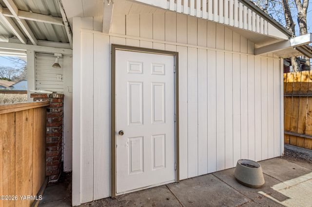 216 S 16th Ave, Yakima, WA 98902