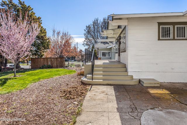 216 S 16th Ave, Yakima, WA 98902