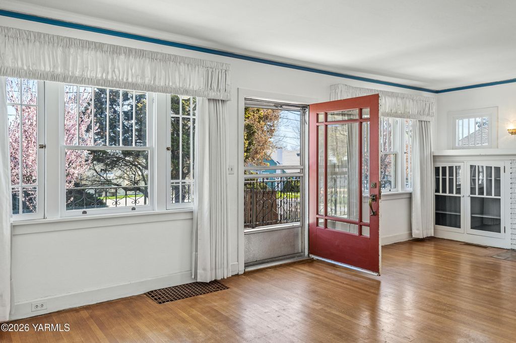 216 S 16th Ave, Yakima, WA 98902