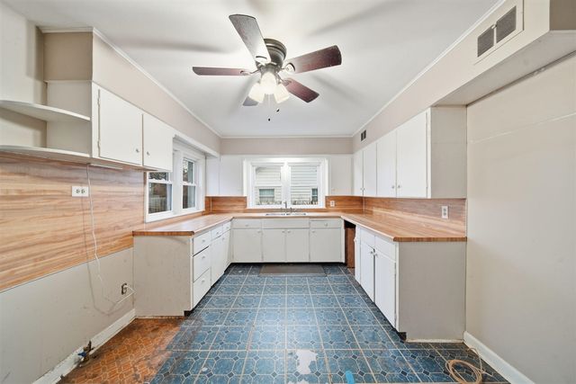 411 W Kilbuck Street, Tecumseh, MI 49286