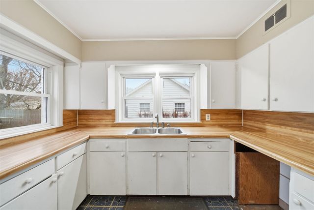 411 W Kilbuck Street, Tecumseh, MI 49286