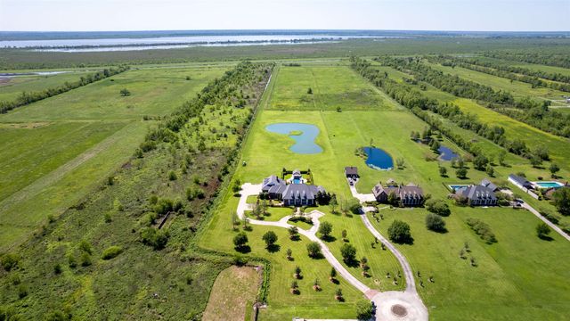 243 Rue De Levert, Raceland, LA 70374