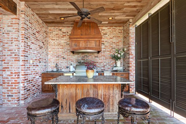 243 Rue De Levert, Raceland, LA 70374