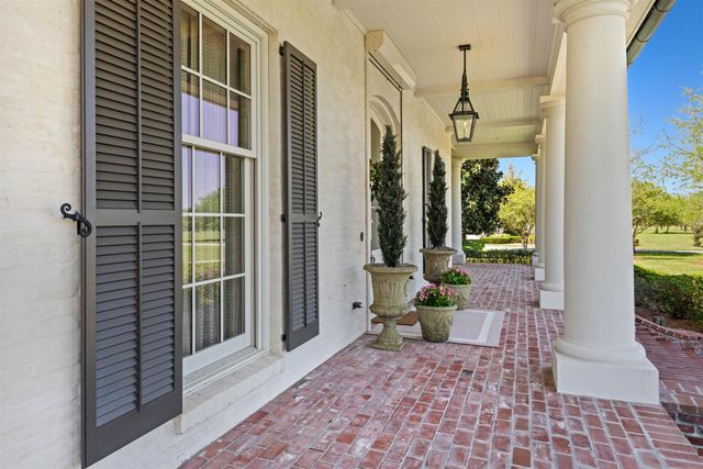 243 Rue De Levert, Raceland, LA 70374