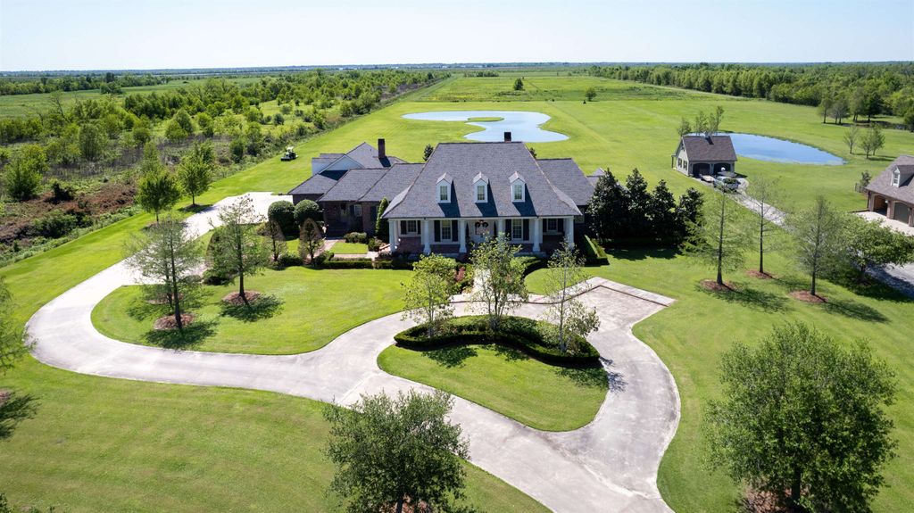 243 Rue De Levert, Raceland, LA 70374